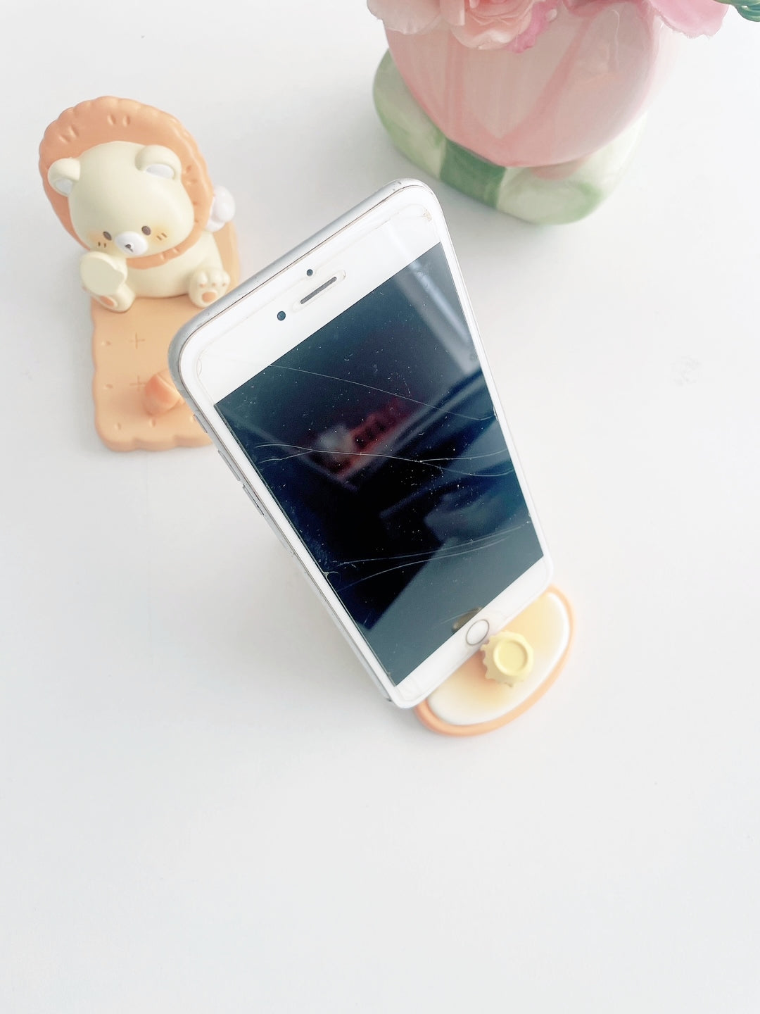 Cozy Snack Time Bear Phone Stand
