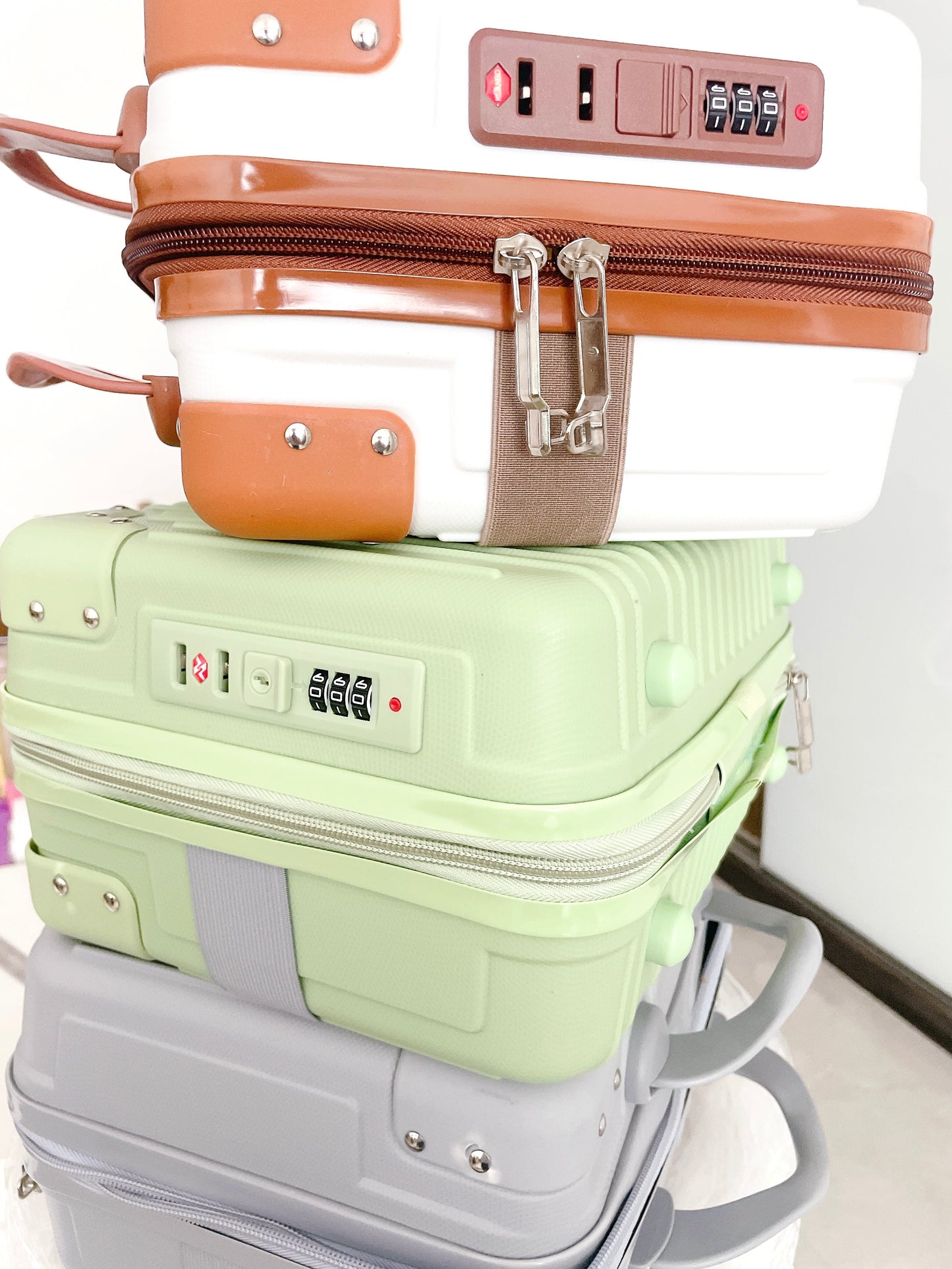 Mini Voyage Waterproof Lockable Suitcase