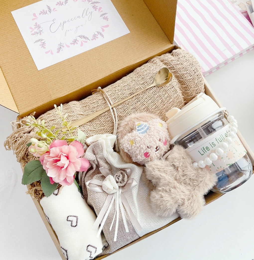 The Cozy Elegance Gift Hamper