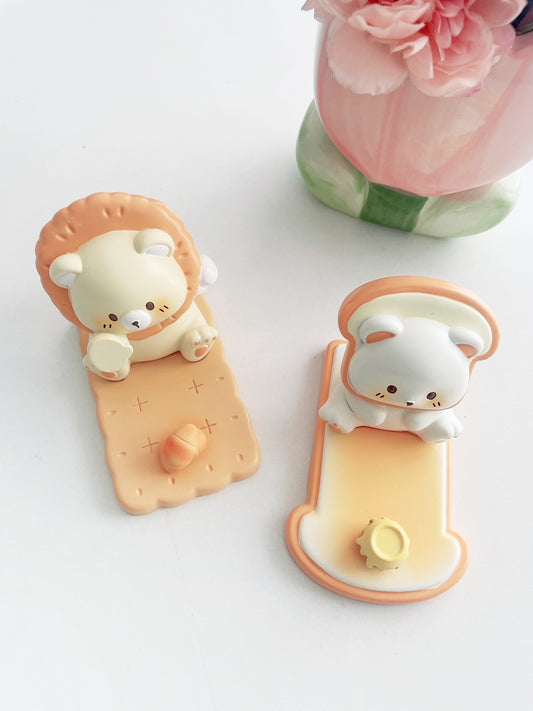 Cozy Snack Time Bear Phone Stand