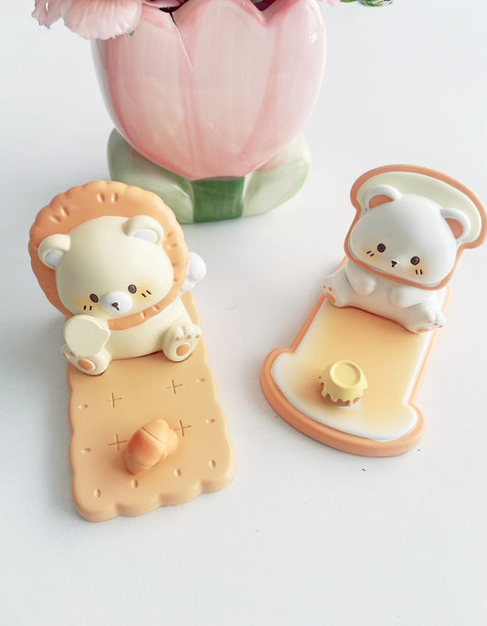 Cozy Snack Time Bear Phone Stand